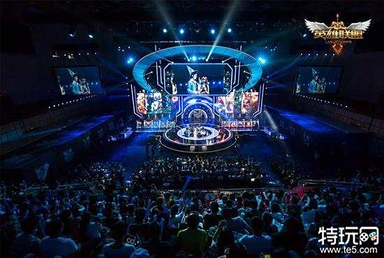 姆巴佩正以 姆巴佩正以